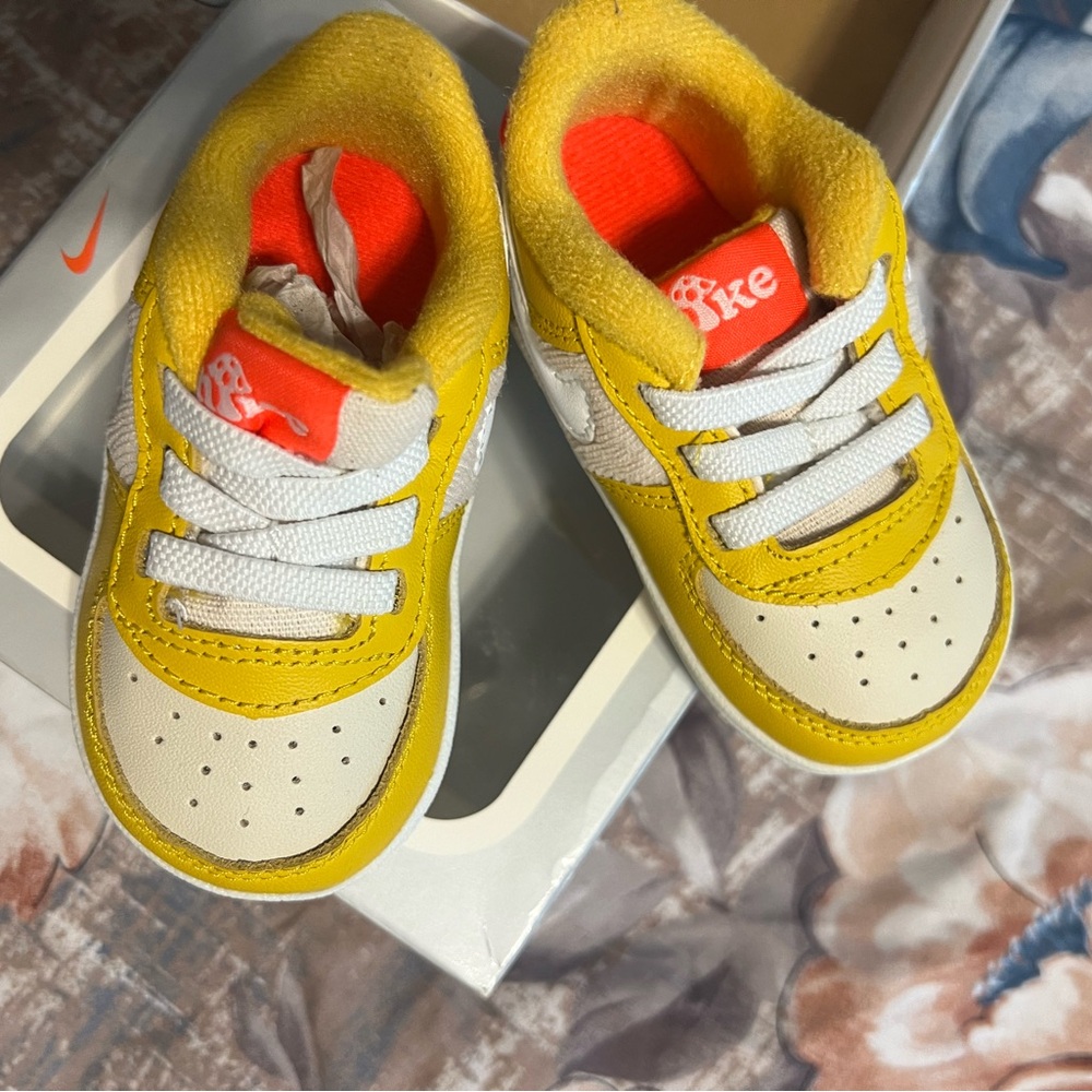 Nike crib Air Force 1 size 4c
